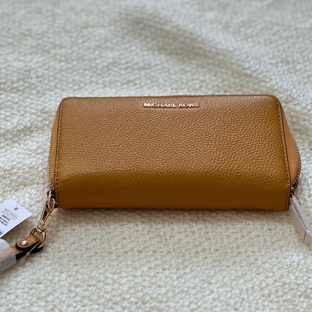 🆕Michael Michael Kors Large Wristlet